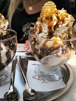 Pistazienbecher Und Spaghetti Eis